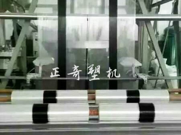 三層共擠黑白雙色地膜機組設(shè)備生產(chǎn)線